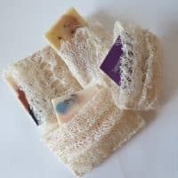 Petite poche Sauve-savon de loofah cousu main.